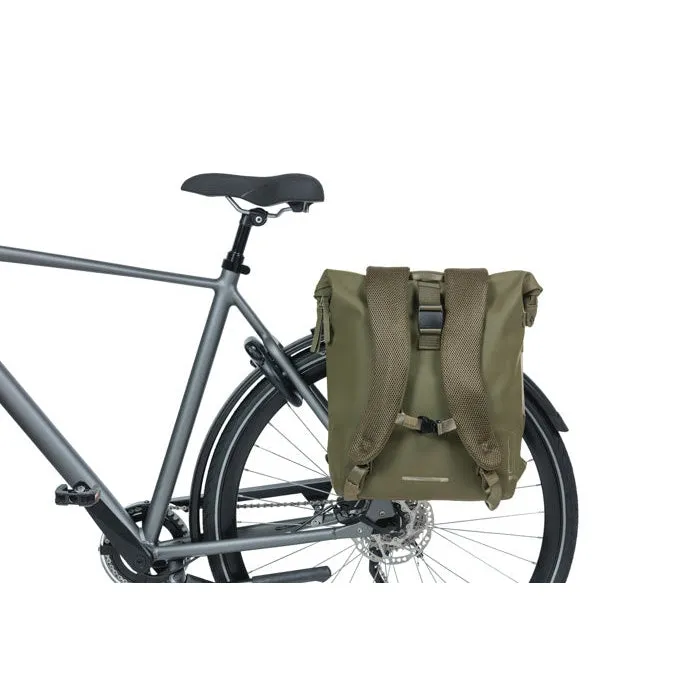 Basil Soho 17L Waterproof Bicycle Bag/Backpack with LED Light