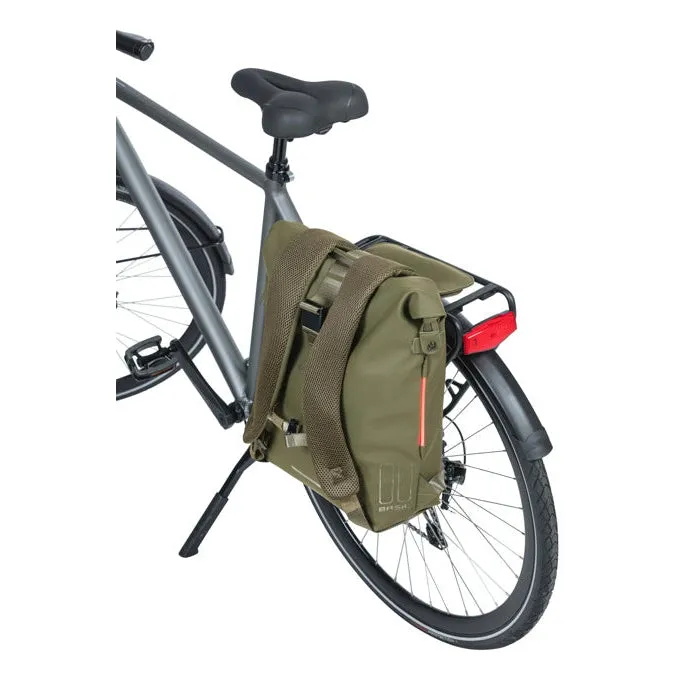 Basil Soho 17L Waterproof Bicycle Bag/Backpack with LED Light